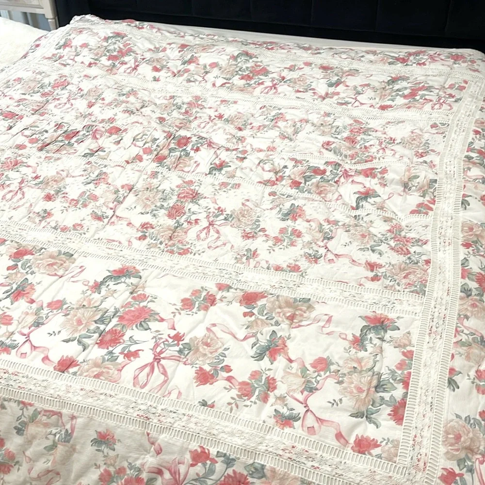 Love Shack Fancy Pottery Barn Cabbage Rose Quilt size Full/Queen EUC